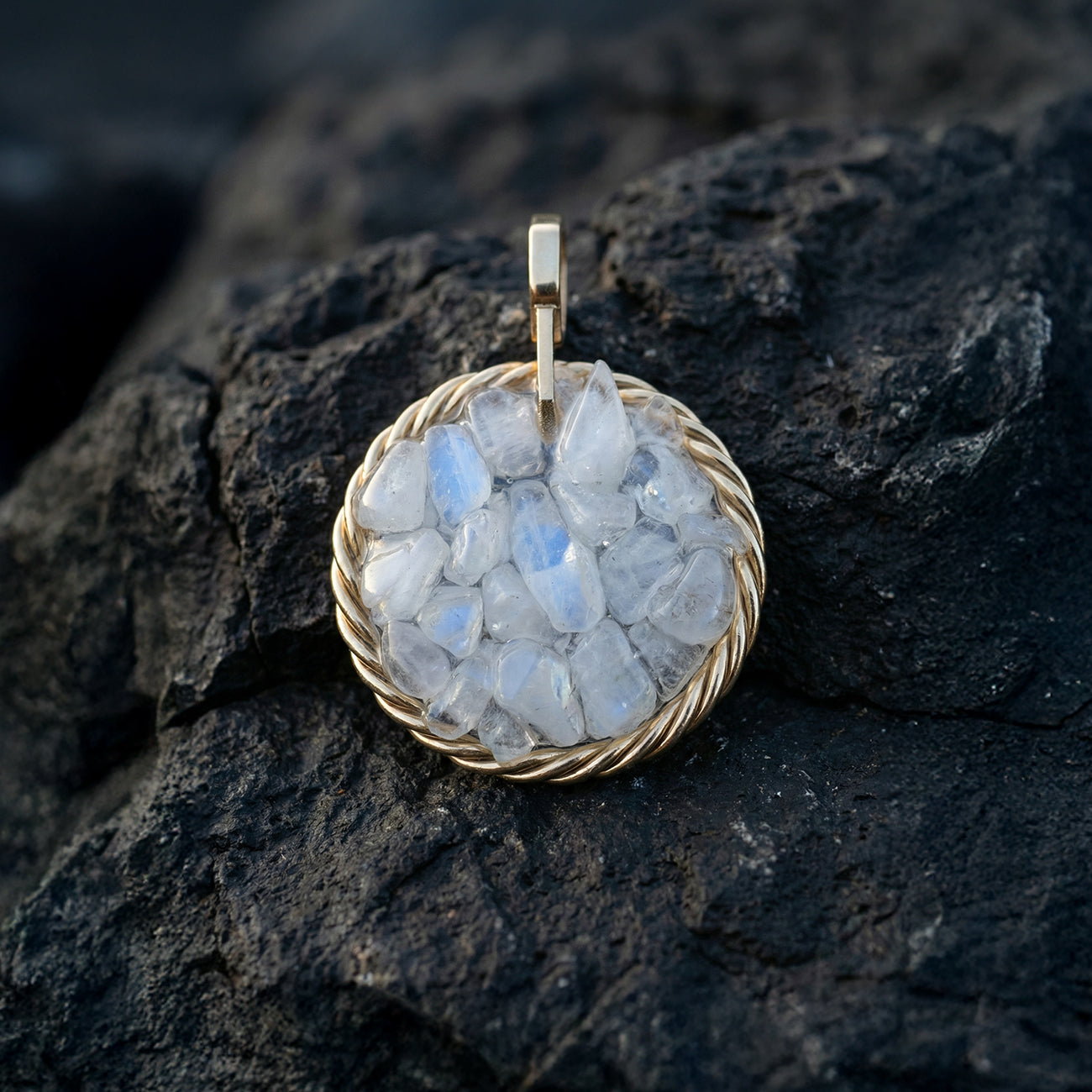 Amuleto Tensor de Cobre con Piedra Luna - Chapado en Oro