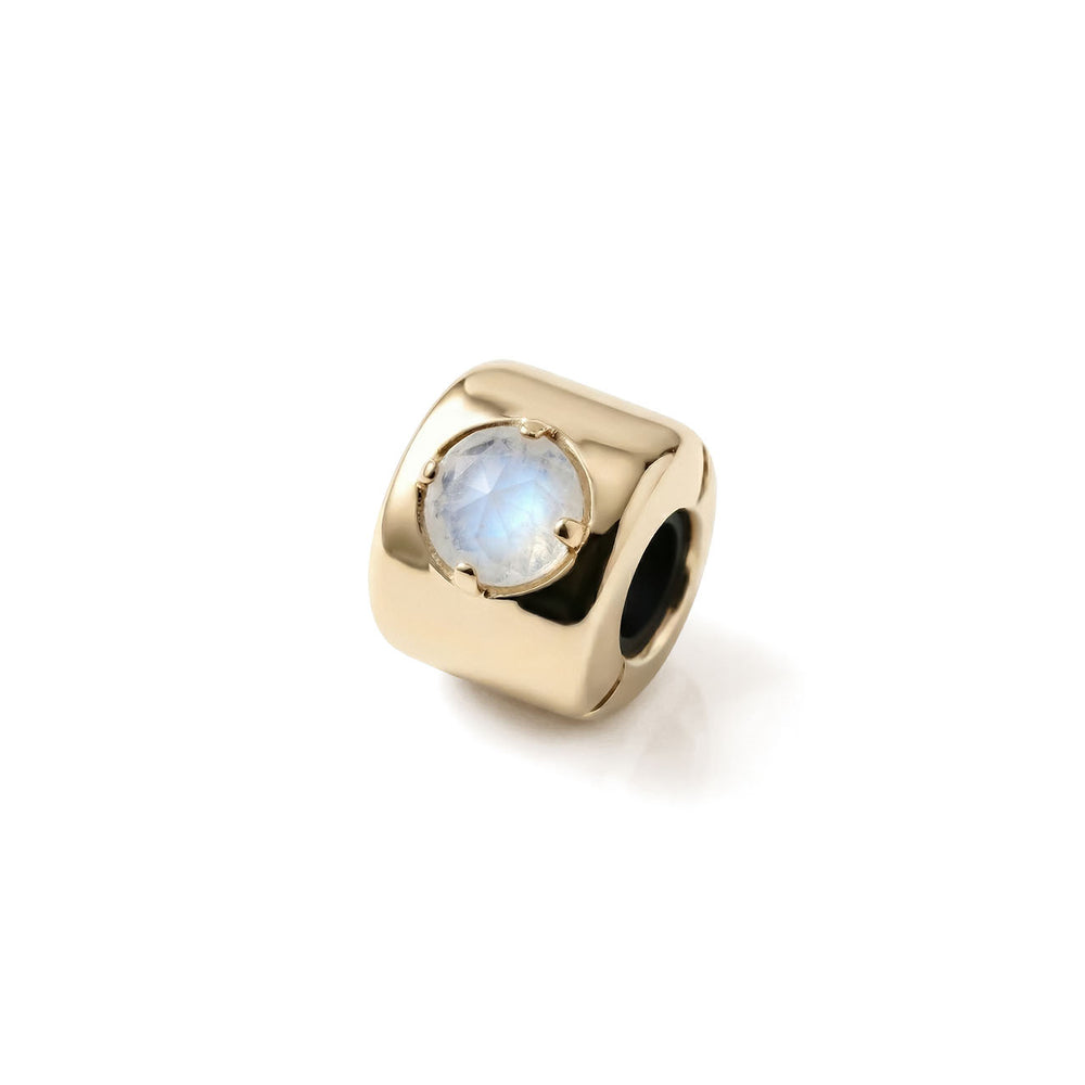 Charm con piedra lunar chapado en oro – Intuición, feminidad y equilibrio emocional - plata de ley 925